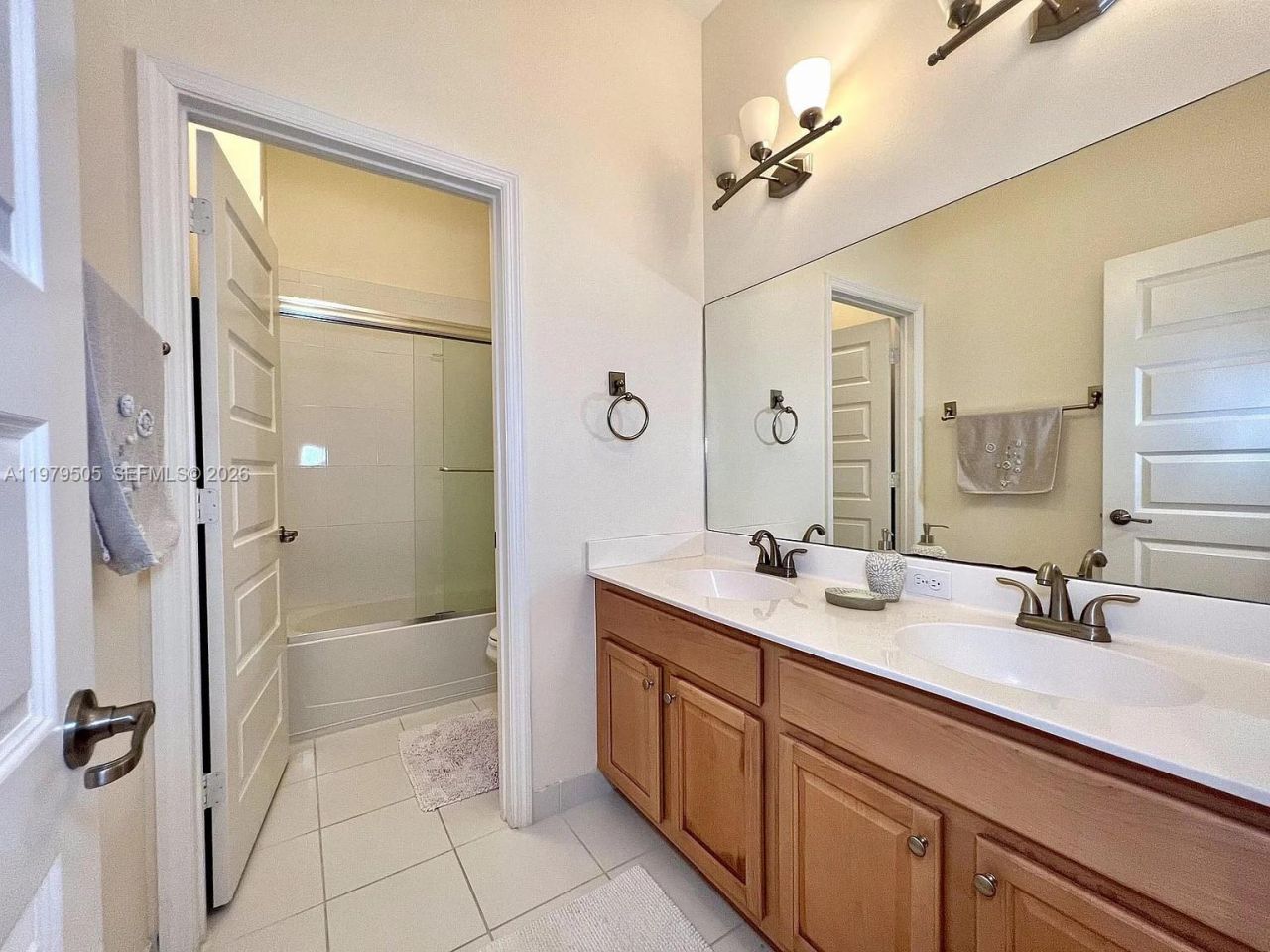 965 NE 193rd Ter , Unit 965, Miami, FL 33179 Photo