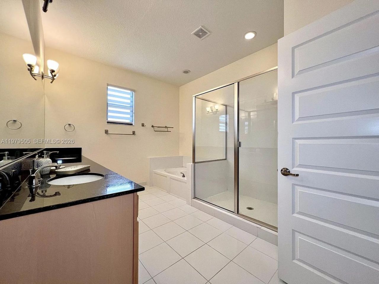 965 NE 193rd Ter , Unit 965, Miami, FL 33179 Photo