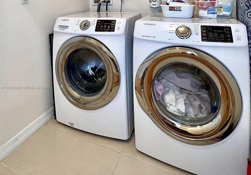 965 NE 193rd Ter , Unit 965, Miami, FL 33179 Photo