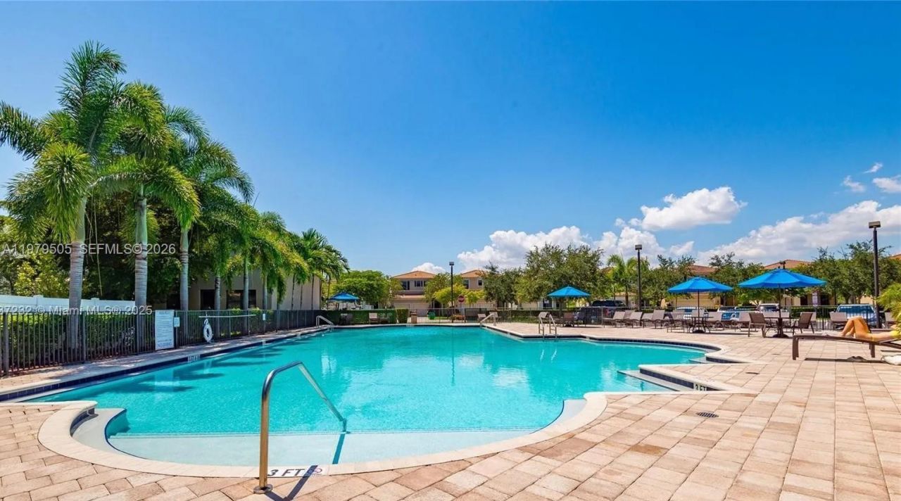 965 NE 193rd Ter , Unit 965, Miami, FL 33179 Photo