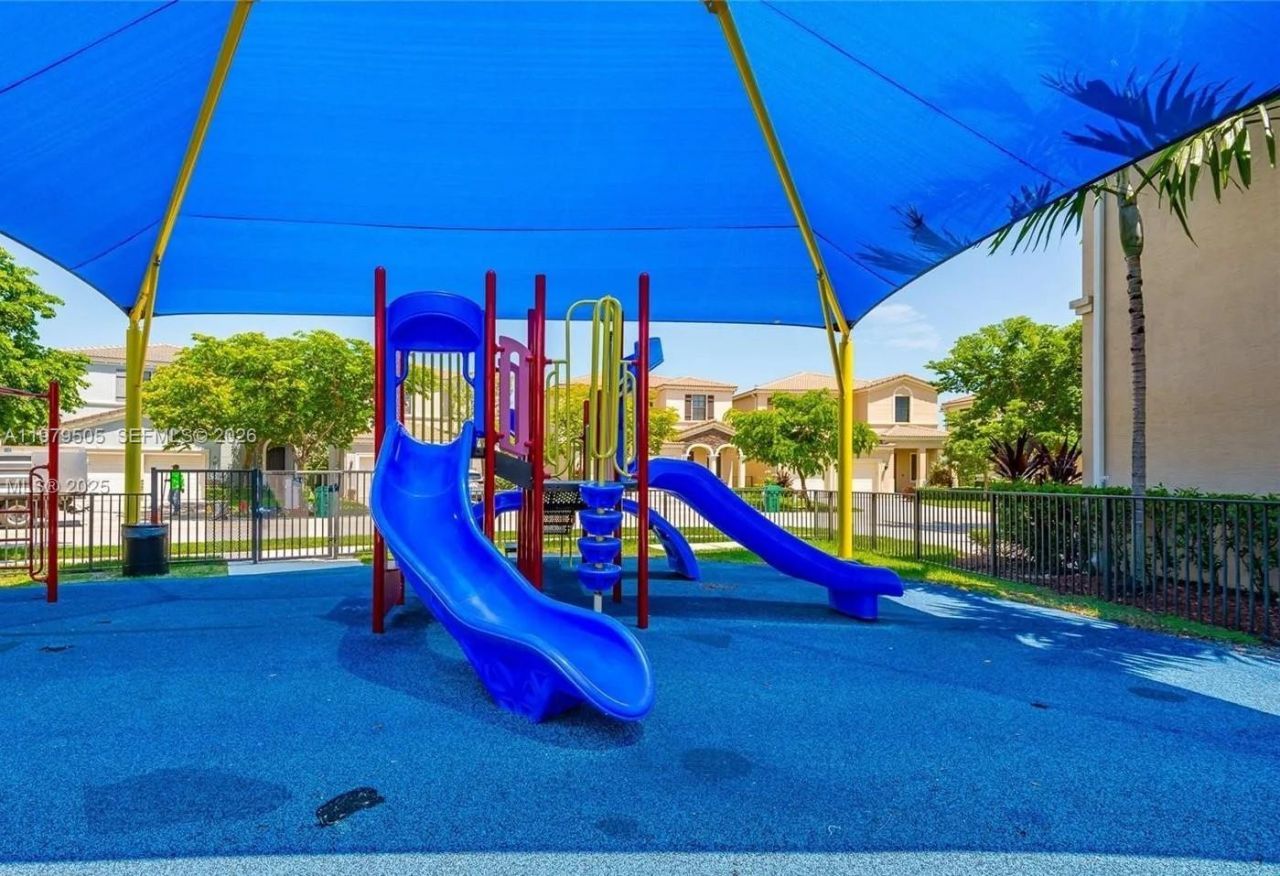 965 NE 193rd Ter , Unit 965, Miami, FL 33179 Photo