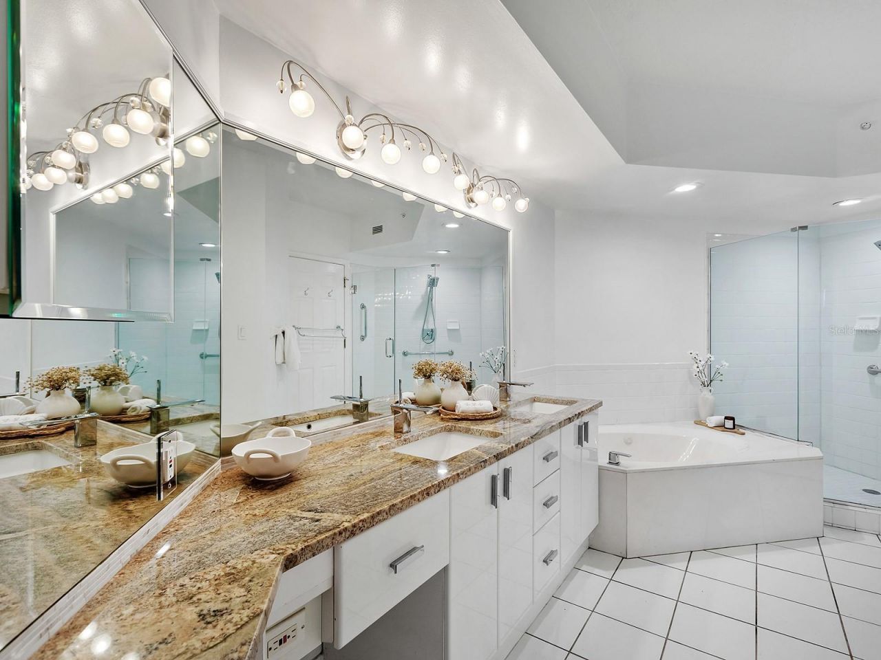 5420 Eagles Point Circle , Unit 106, Sarasota, FL 34231 Photo