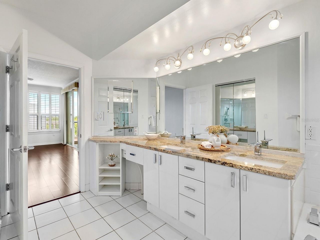 5420 Eagles Point Circle , Unit 106, Sarasota, FL 34231 Photo