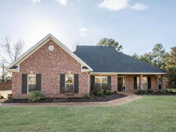 830 White Oak, Starkville, MS 39759