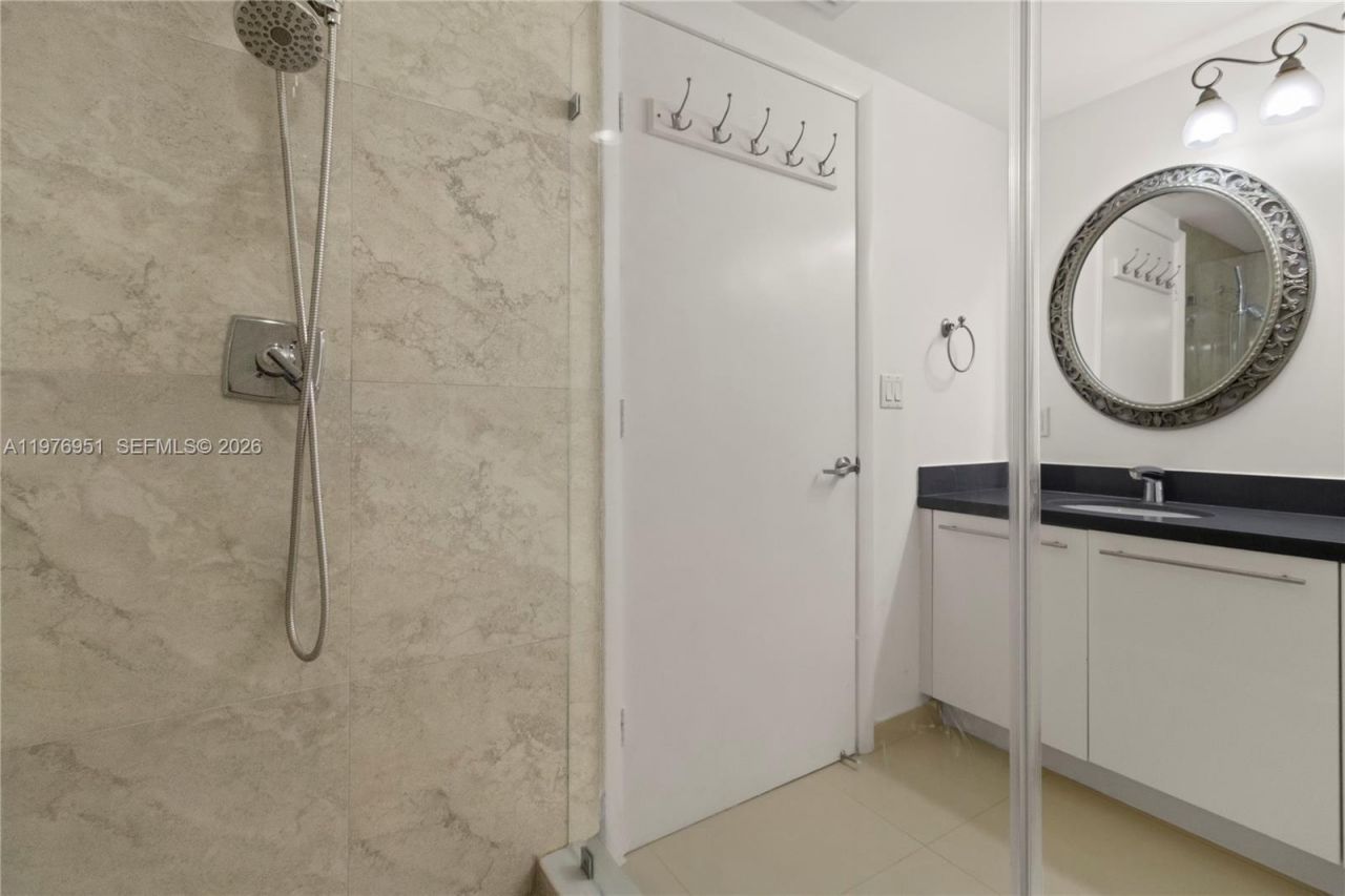 90 SW 3rd St , Unit TH505, Miami, FL 33130 Photo