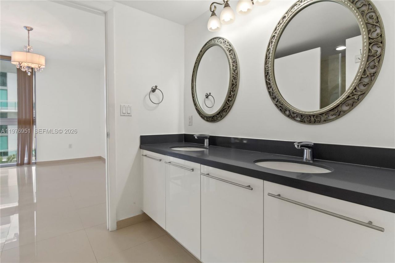 90 SW 3rd St , Unit TH505, Miami, FL 33130 Photo