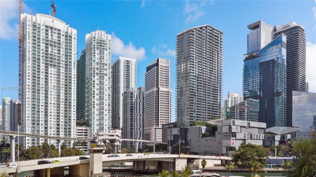 90 SW 3rd St , Unit TH505, Miami, FL 33130 Photo