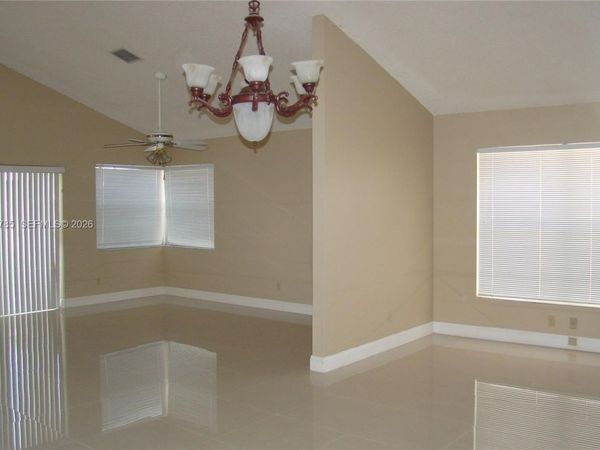 2784 Oakleigh Ln, Davie, FL 33328