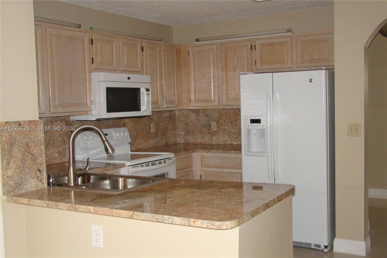 2784 Oakleigh Ln, Davie, FL 33328 Photo