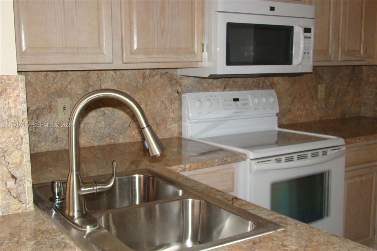 2784 Oakleigh Ln, Davie, FL 33328 Photo