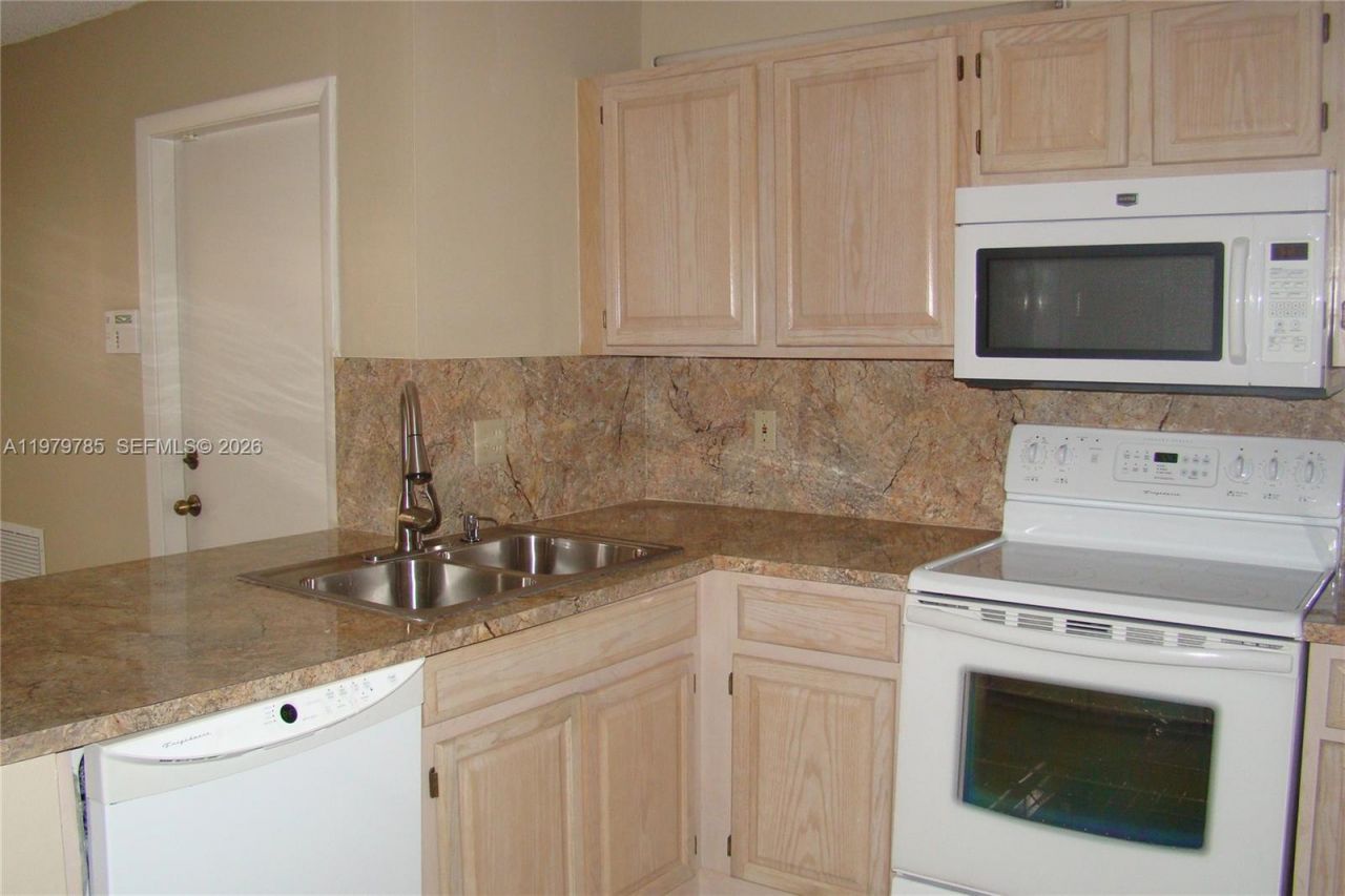 2784 Oakleigh Ln, Davie, FL 33328 Photo