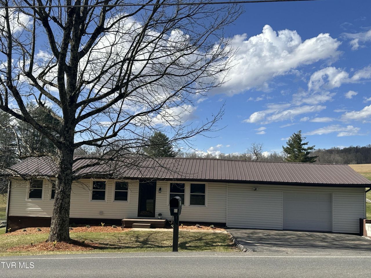 856 Big Hollow Road, Blountville, TN 37617 Main Photo