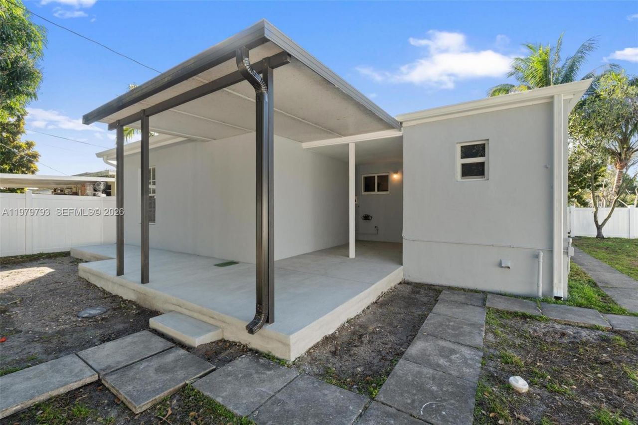 201 NE 169th St , Unit 201, North Miami Beach, FL 33162 Photo