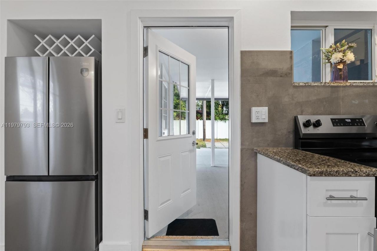 201 NE 169th St , Unit 201, North Miami Beach, FL 33162 Photo