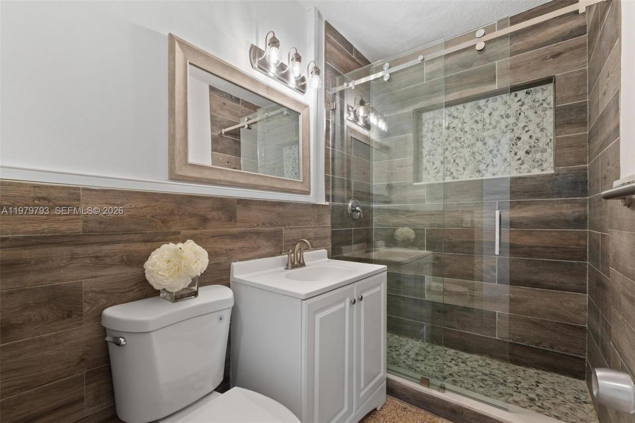 201 NE 169th St , Unit 201, North Miami Beach, FL 33162 Photo