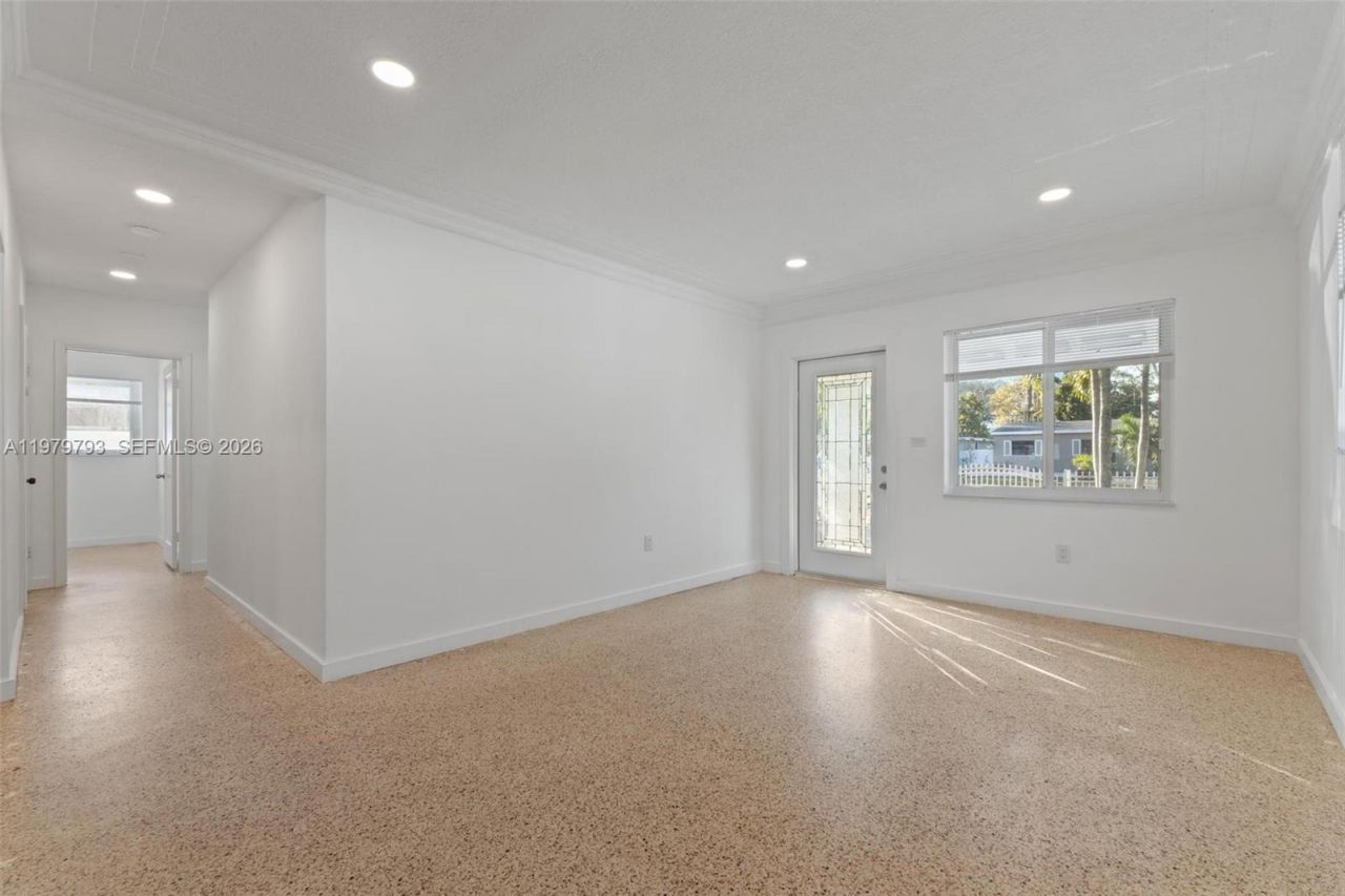 201 NE 169th St , Unit 201, North Miami Beach, FL 33162 Photo