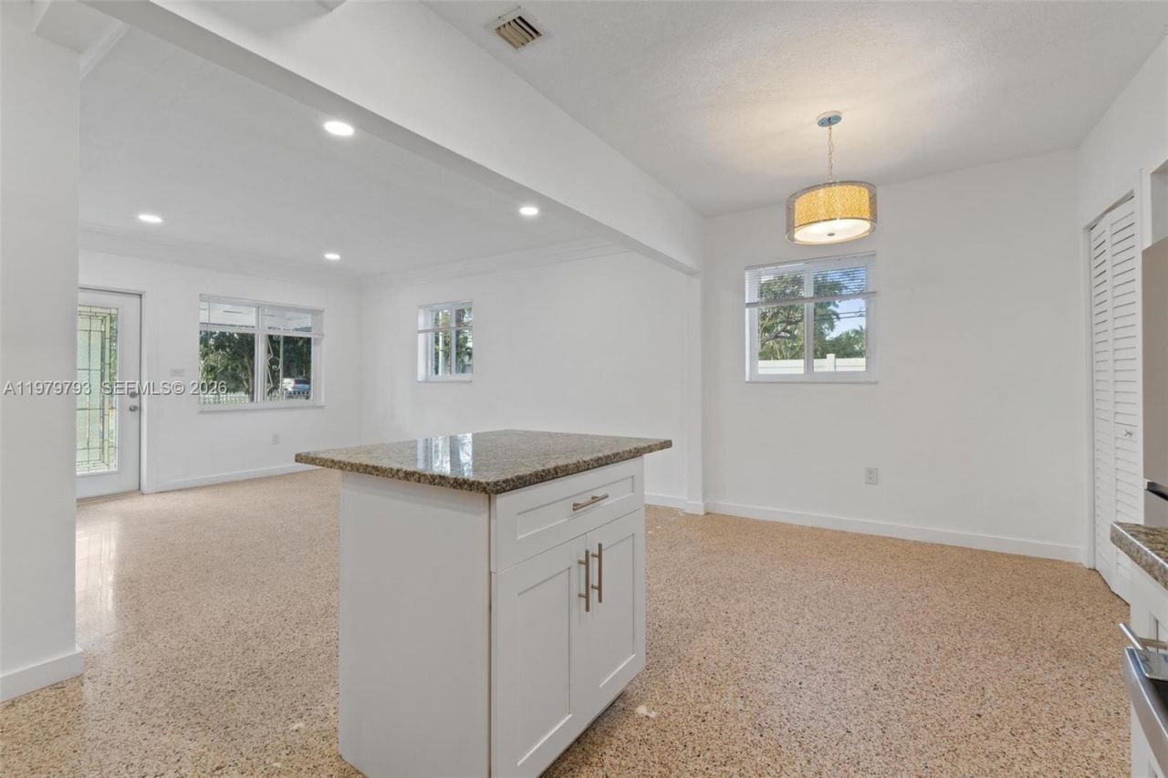 201 NE 169th St , Unit 201, North Miami Beach, FL 33162 Photo