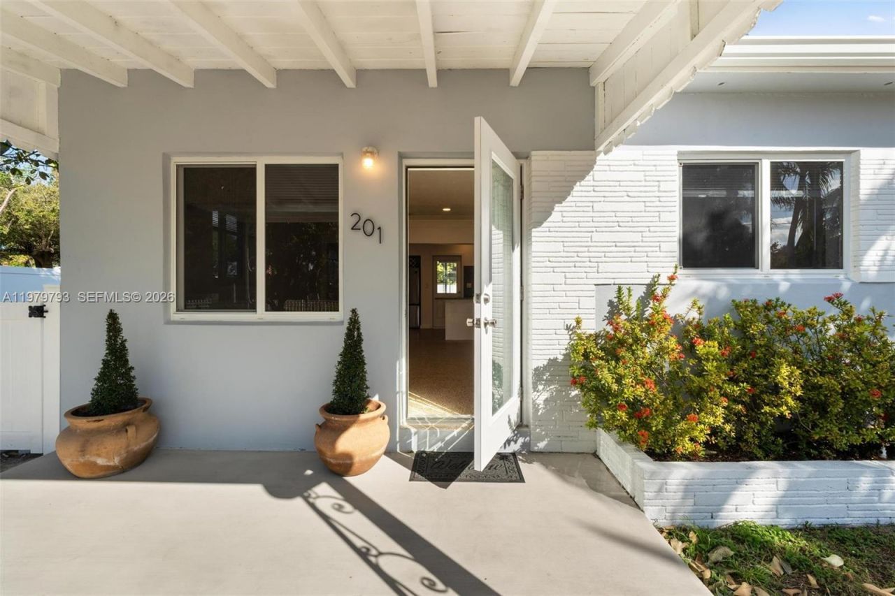 201 NE 169th St , Unit 201, North Miami Beach, FL 33162 Photo