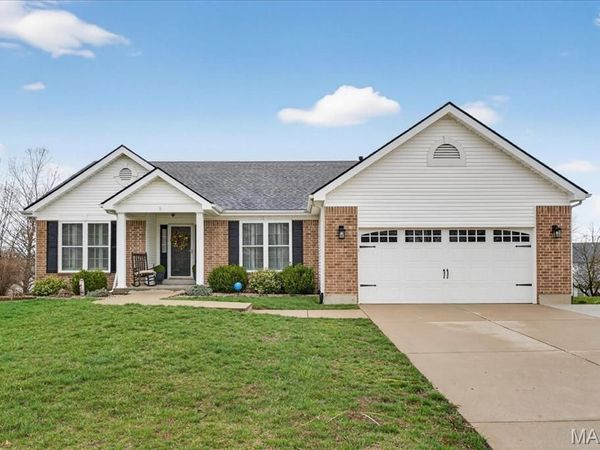 1158 White Pine Circle, Columbia, IL 62236