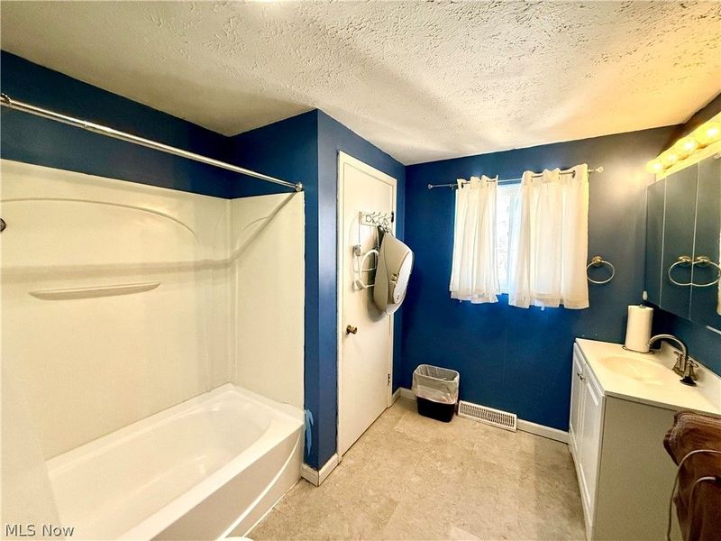 79 W Grace Street, Bedford, OH 44146 Photo 6