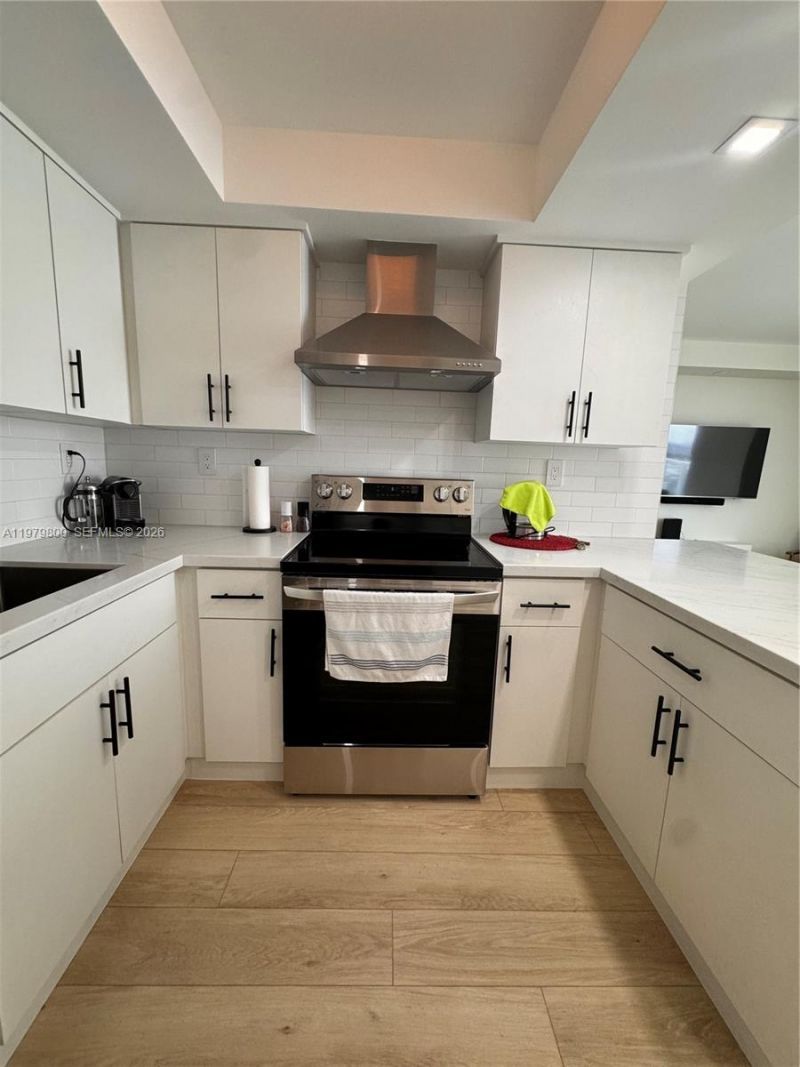 2457 Collins Ave , Unit 1105, Miami Beach, FL 33140 Photo