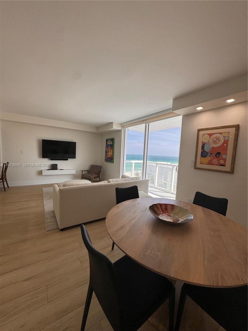 2457 Collins Ave , Unit 1105, Miami Beach, FL 33140 Photo