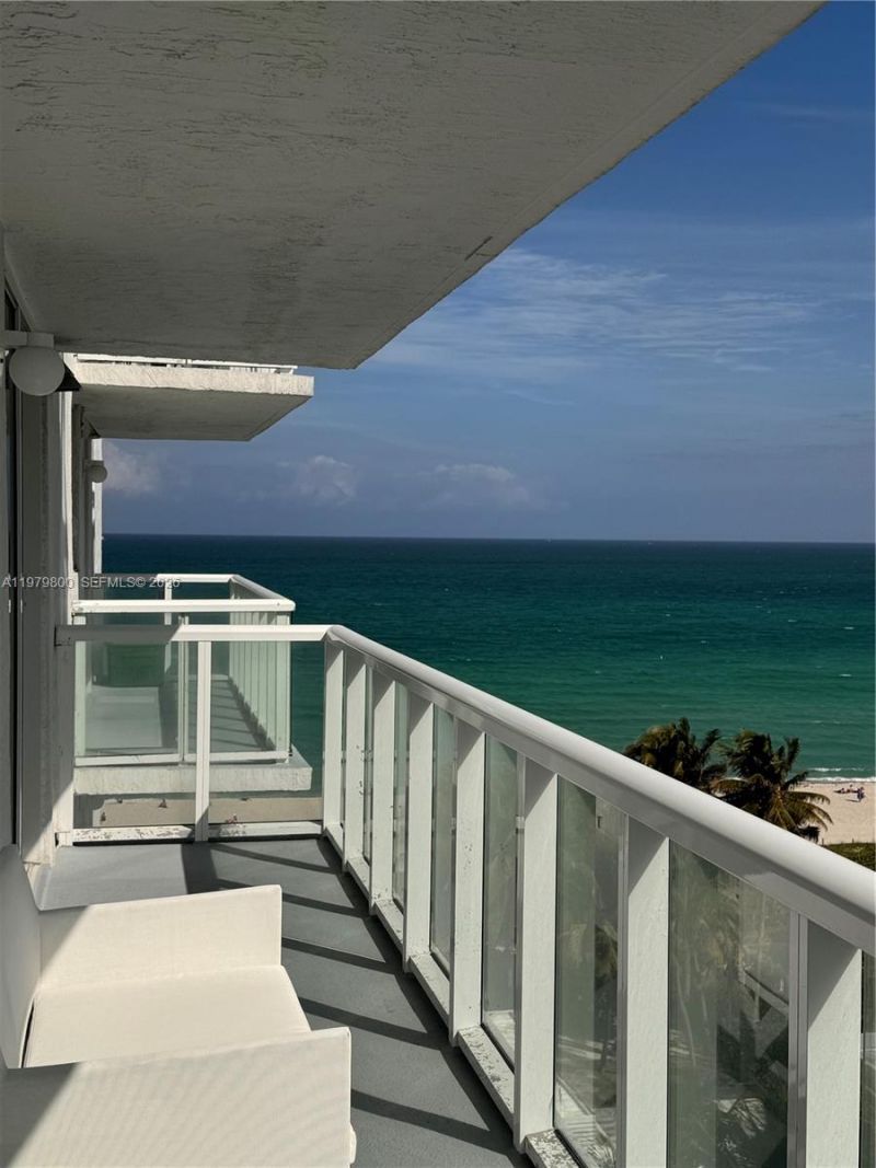 2457 Collins Ave , Unit 1105, Miami Beach, FL 33140 Photo