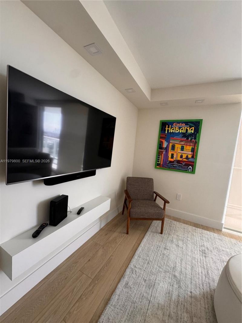 2457 Collins Ave , Unit 1105, Miami Beach, FL 33140 Photo