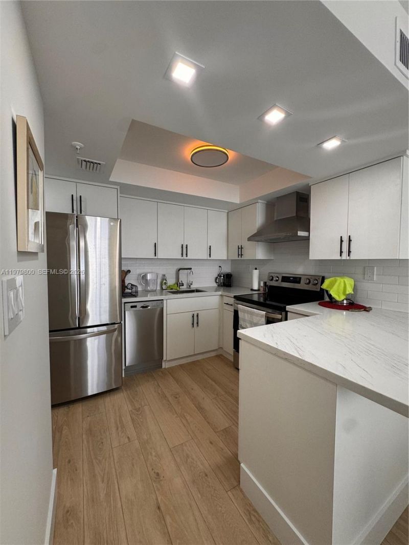 2457 Collins Ave , Unit 1105, Miami Beach, FL 33140 Photo