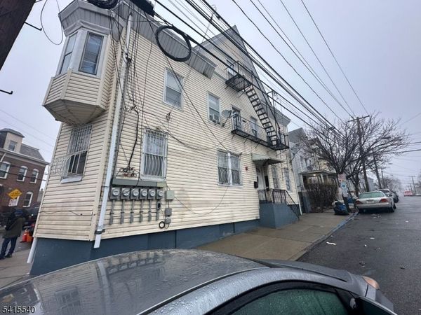 95 Lyon St, Paterson, NJ 07524