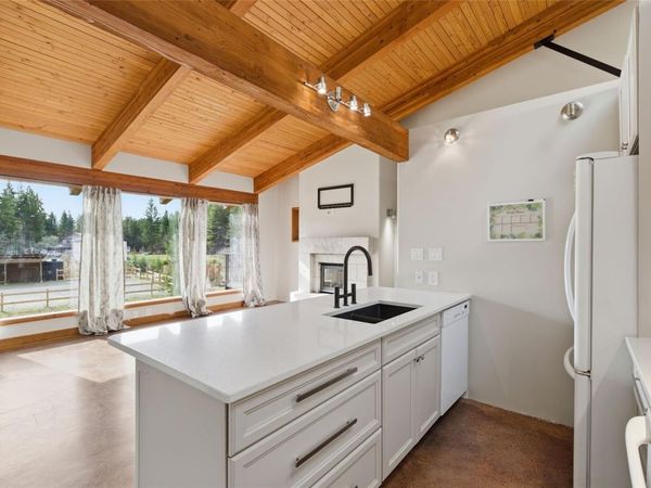 1425 Benzon Cres, Errington, BC V0R 1V0