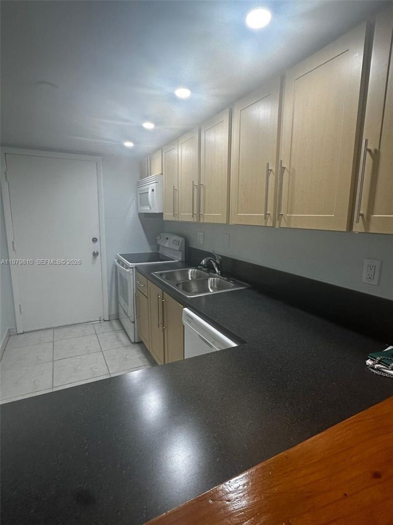 8101 SW 73rd Ave, Unit 28, Miami, FL 33143 Photo