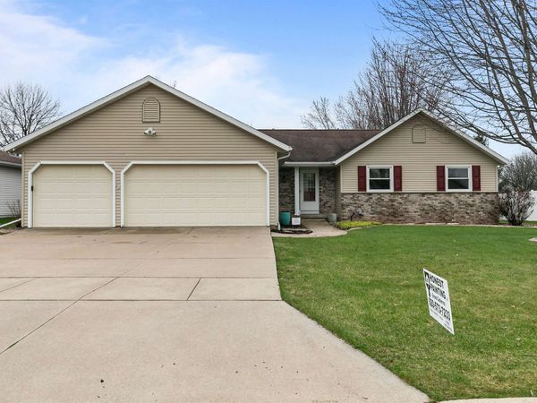 2003 Deer Haven Drive, Menasha, WI 54952