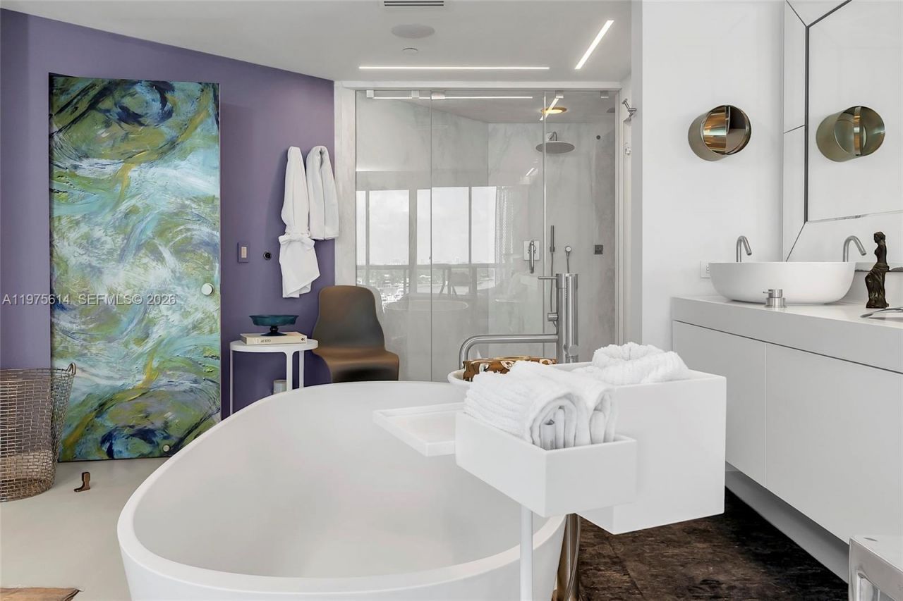 10 Venetian Way, Unit 904, Miami Beach, FL 33139 Photo