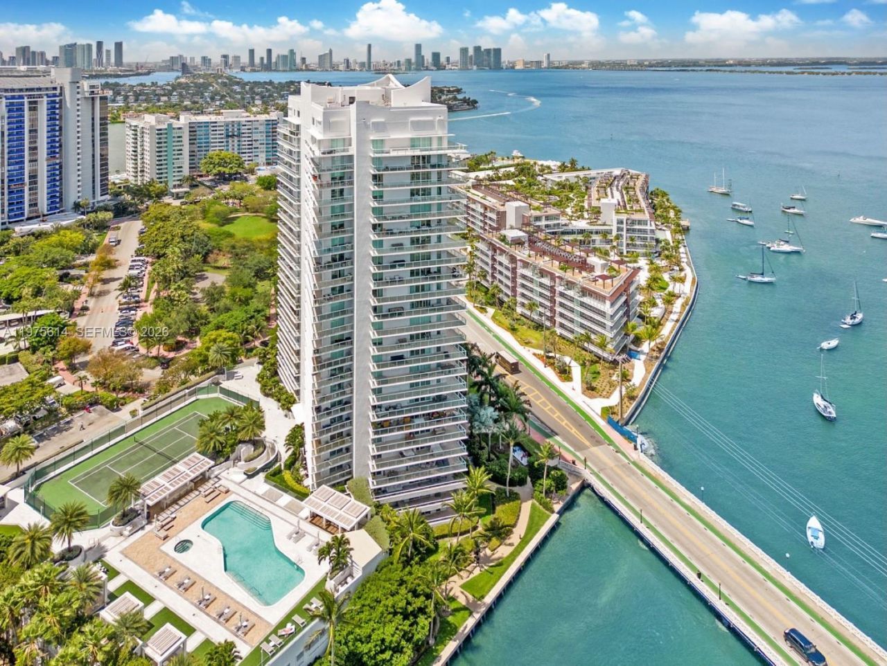 10 Venetian Way, Unit 904, Miami Beach, FL 33139 Photo