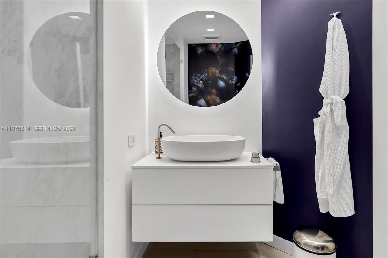 10 Venetian Way , Unit 904, Miami Beach, FL 33139 Photo