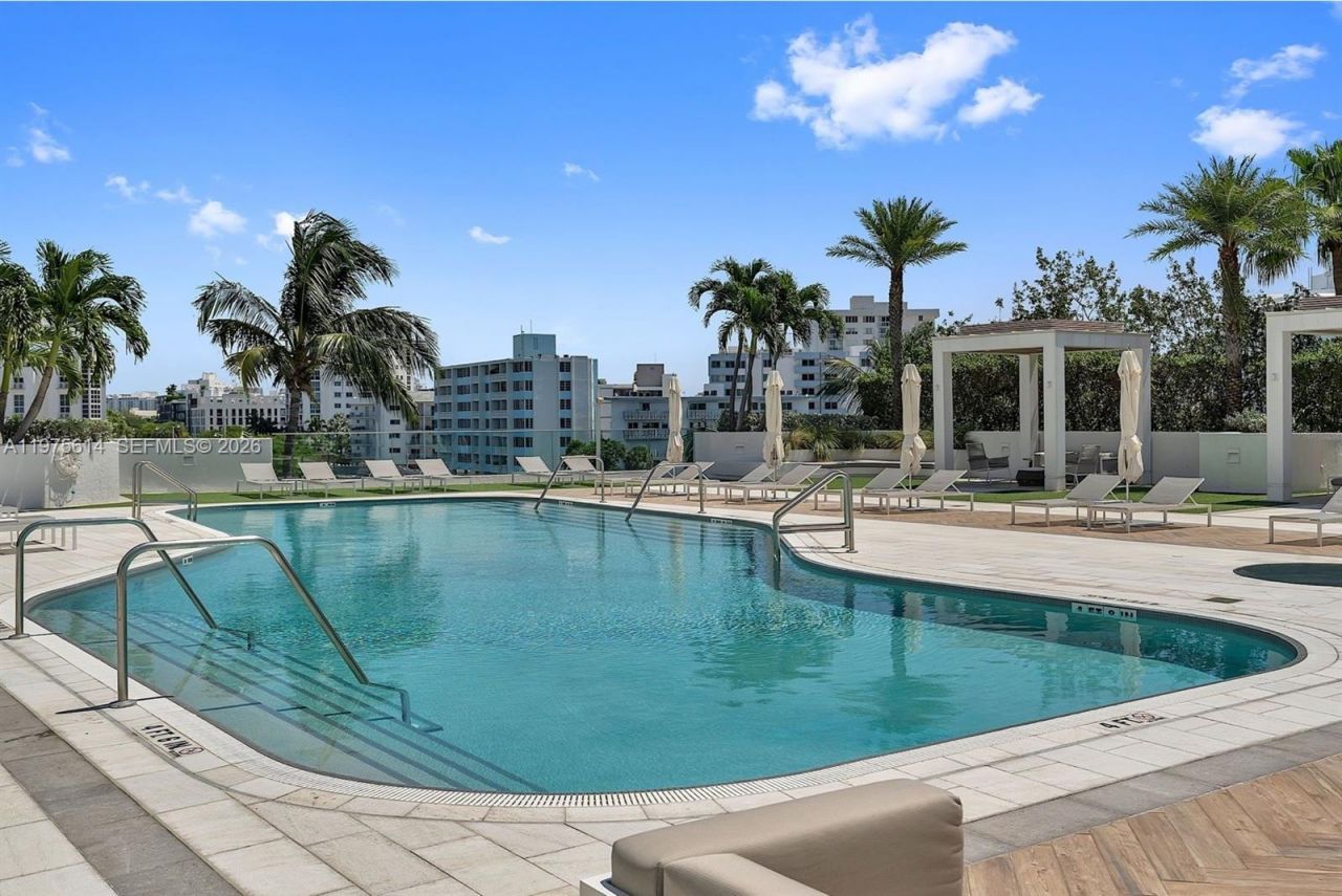 10 Venetian Way, Unit 904, Miami Beach, FL 33139 Photo