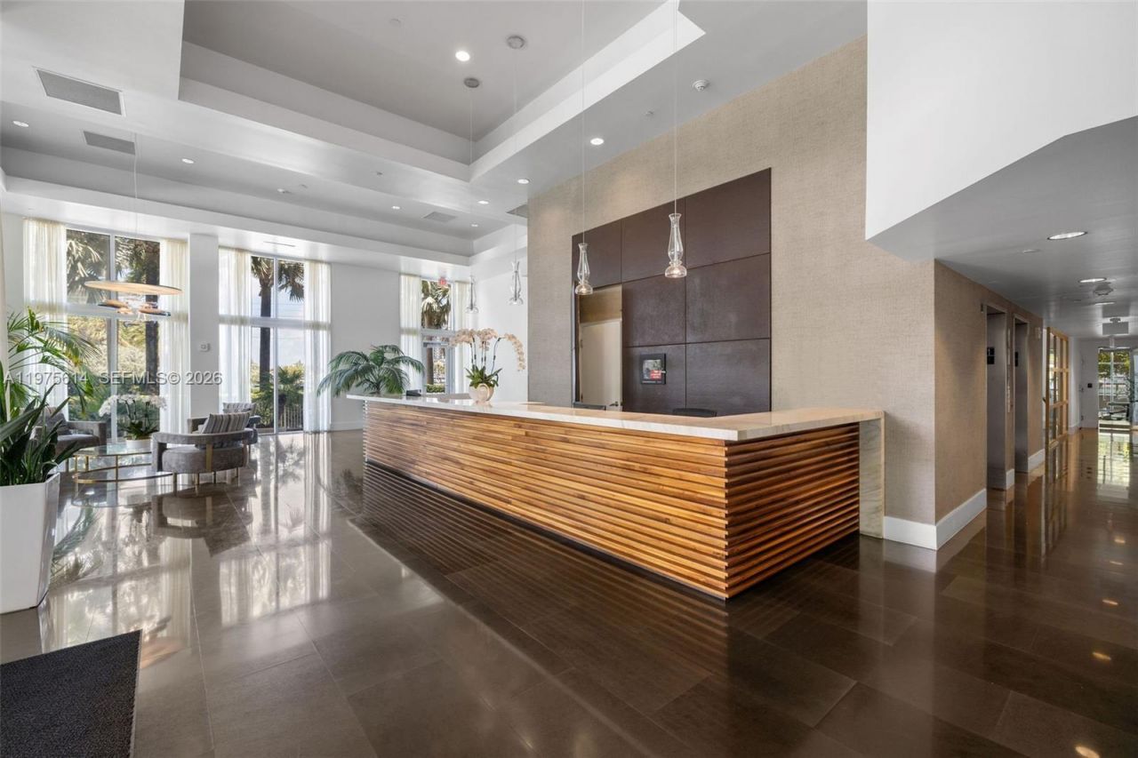 10 Venetian Way, Unit 904, Miami Beach, FL 33139 Photo