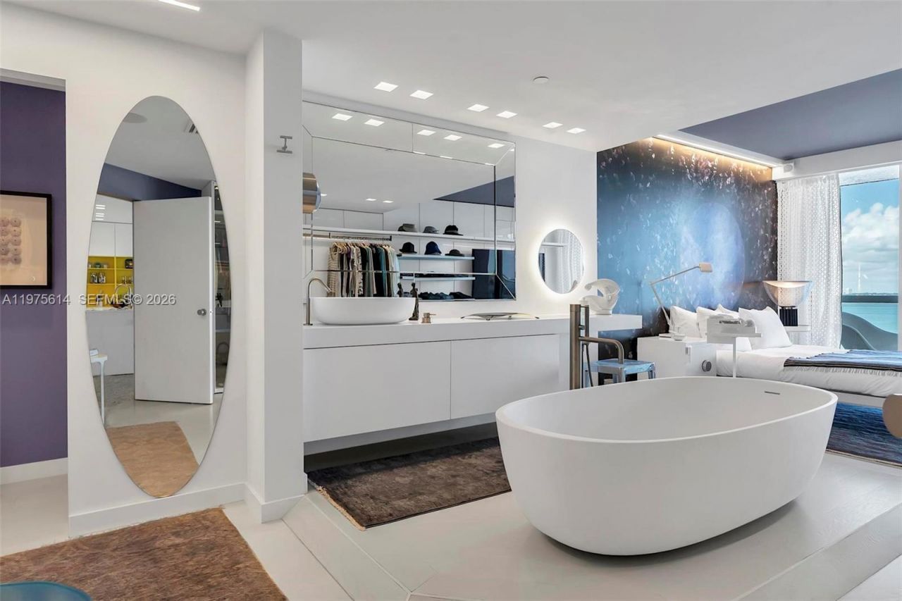 10 Venetian Way , Unit 904, Miami Beach, FL 33139 Photo