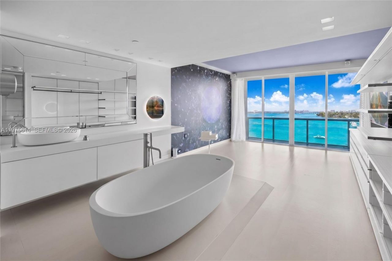 10 Venetian Way, Unit 904, Miami Beach, FL 33139 Photo