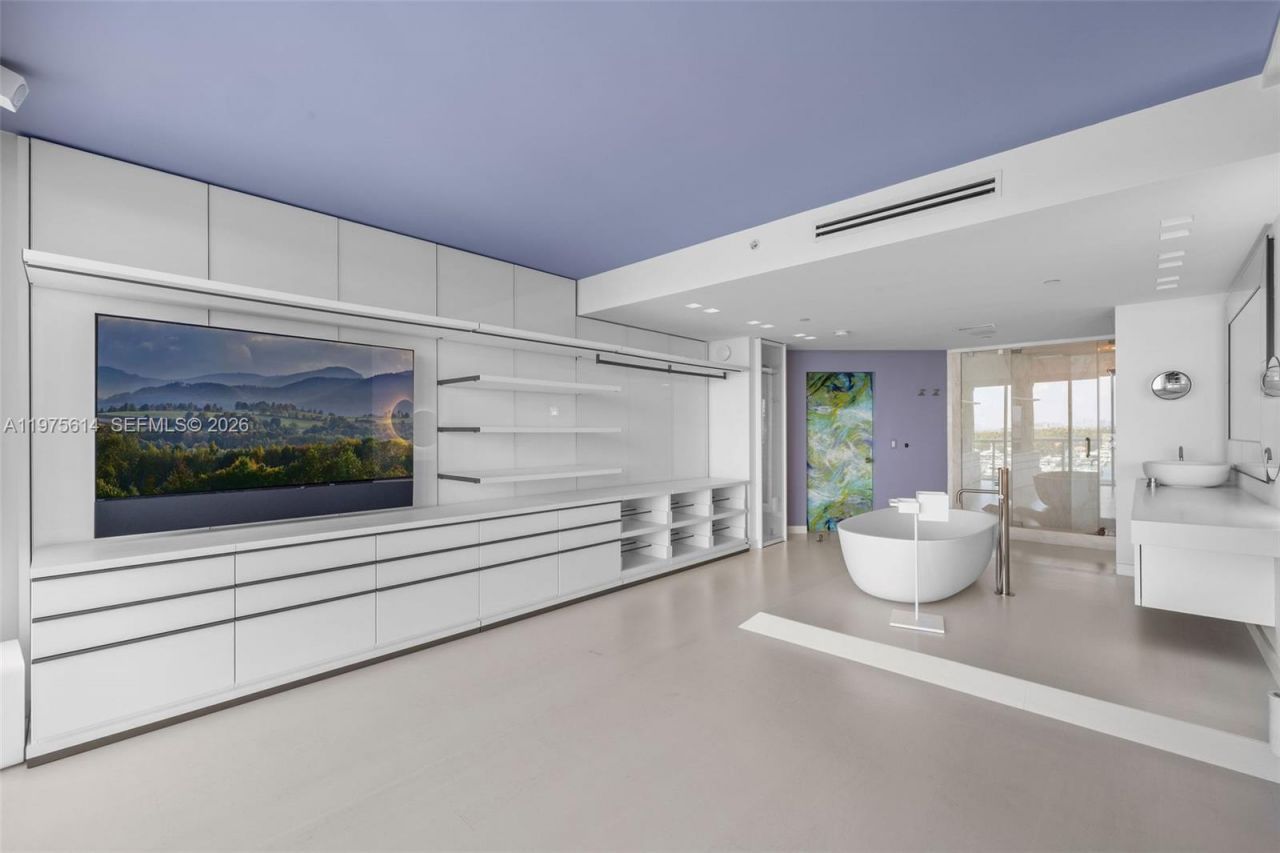 10 Venetian Way, Unit 904, Miami Beach, FL 33139 Photo