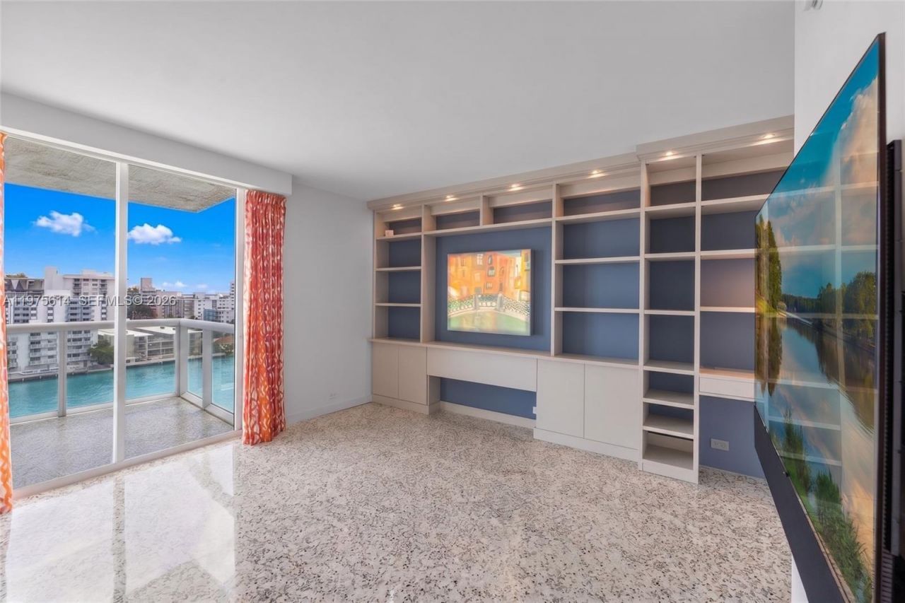 10 Venetian Way, Unit 904, Miami Beach, FL 33139 Photo