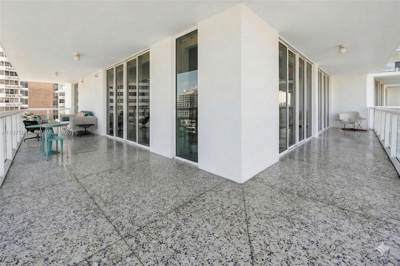 10 Venetian Way , Unit 904, Miami Beach, FL 33139 Photo