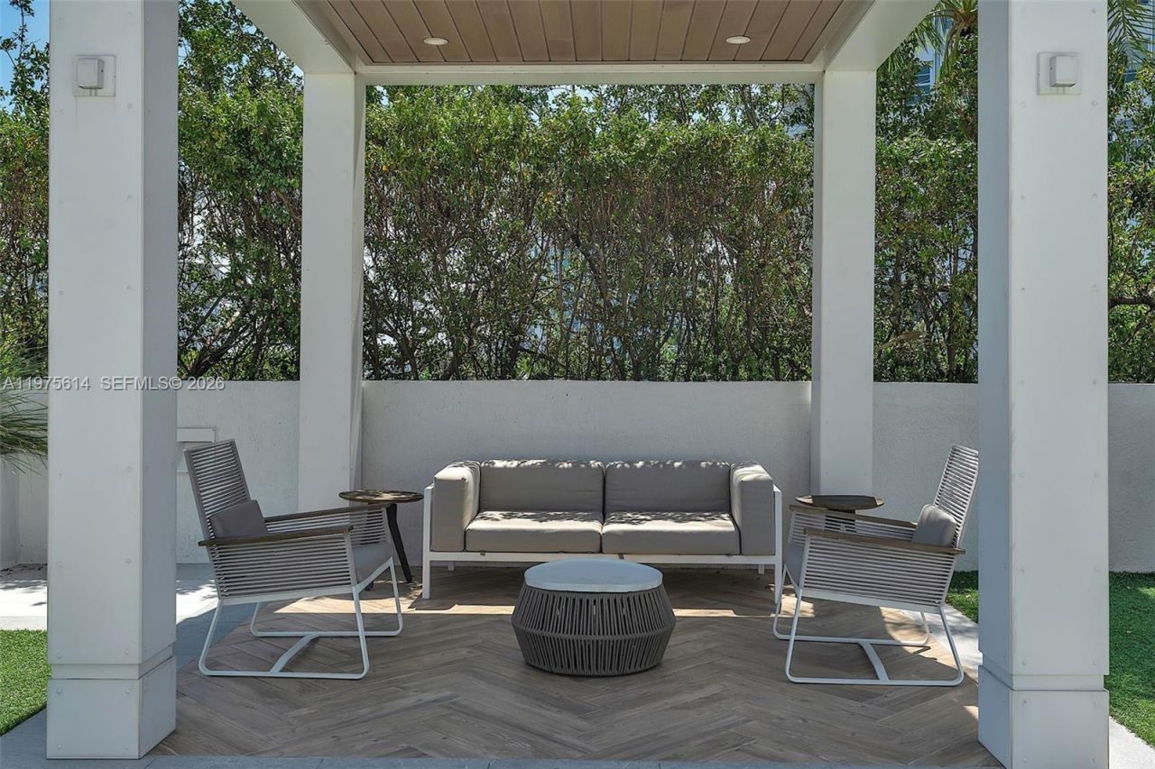 10 Venetian Way , Unit 904, Miami Beach, FL 33139 Photo