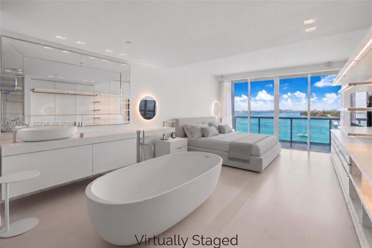10 Venetian Way, Unit 904, Miami Beach, FL 33139 Photo