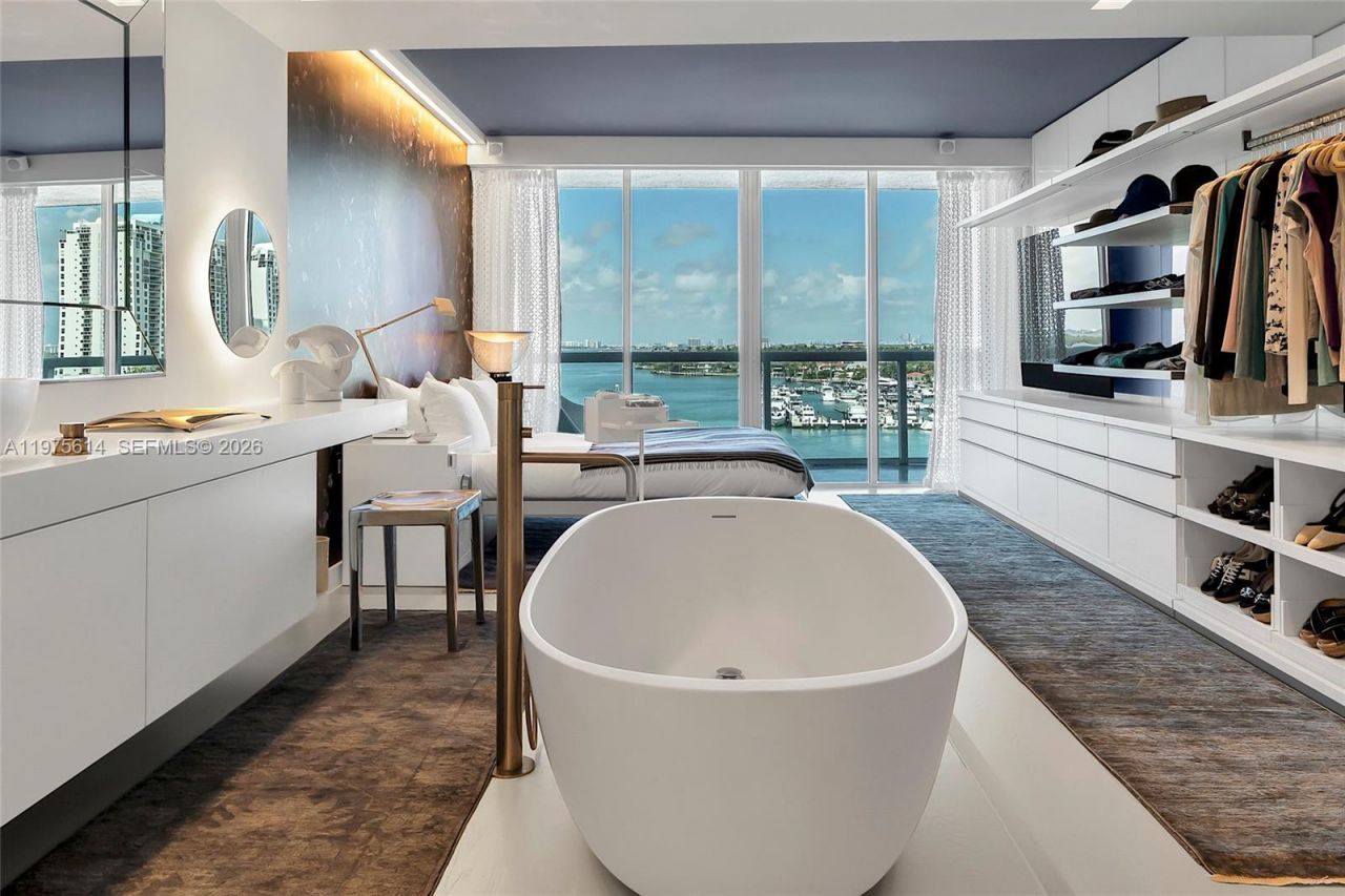 10 Venetian Way, Unit 904, Miami Beach, FL 33139 Photo