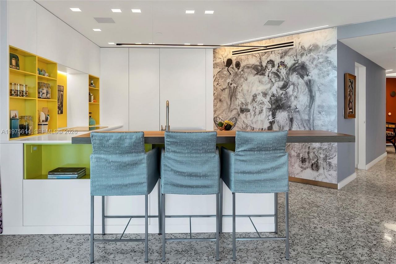 10 Venetian Way, Unit 904, Miami Beach, FL 33139 Photo