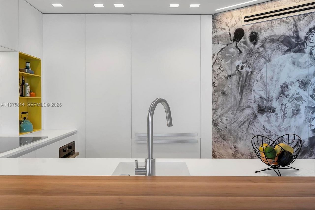 10 Venetian Way , Unit 904, Miami Beach, FL 33139 Photo