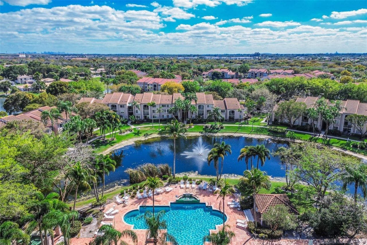 12172 Saint Andrews Pl , Unit 307, Miramar, FL 33025 Photo