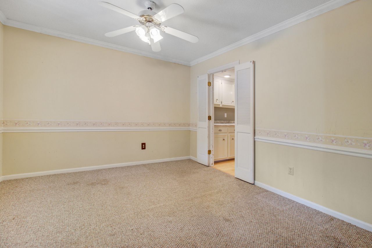 2932 Cathedral Lane Photo 14